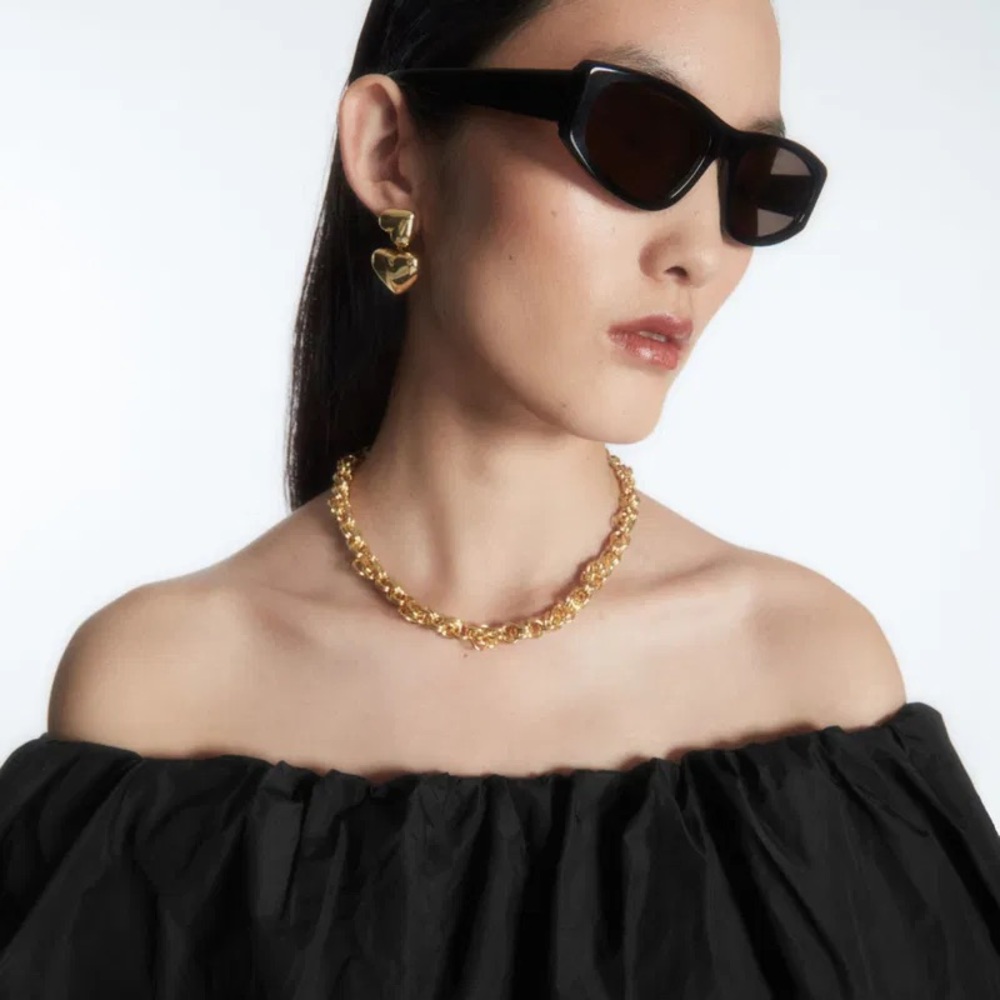 Voluminous Off-shoulder top from COS